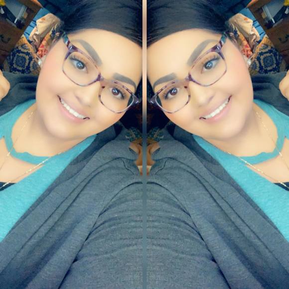 Meet your Posher, Stephanie - Picture 1 of 1